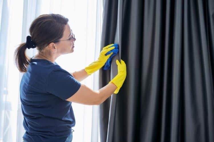 Cleaning curtains